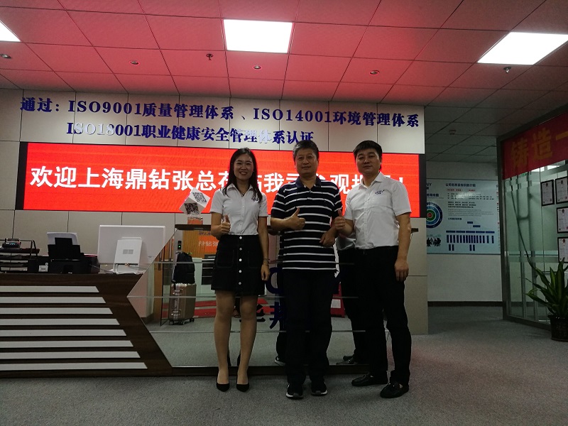 Mr. Zhang from Shanghai Dingzuan Information Technology Co., Ltd. visited our company on the splicing screen project